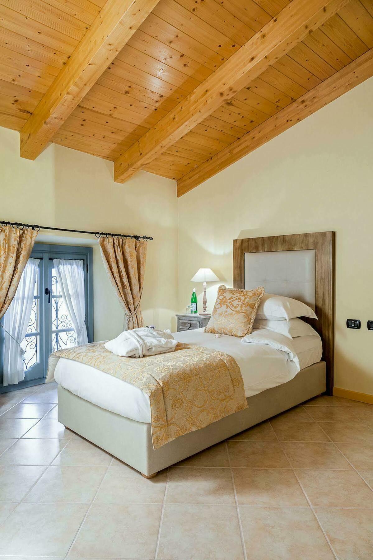 Aparthotel Palazzo Del Vicere Lezzeno Exterior foto